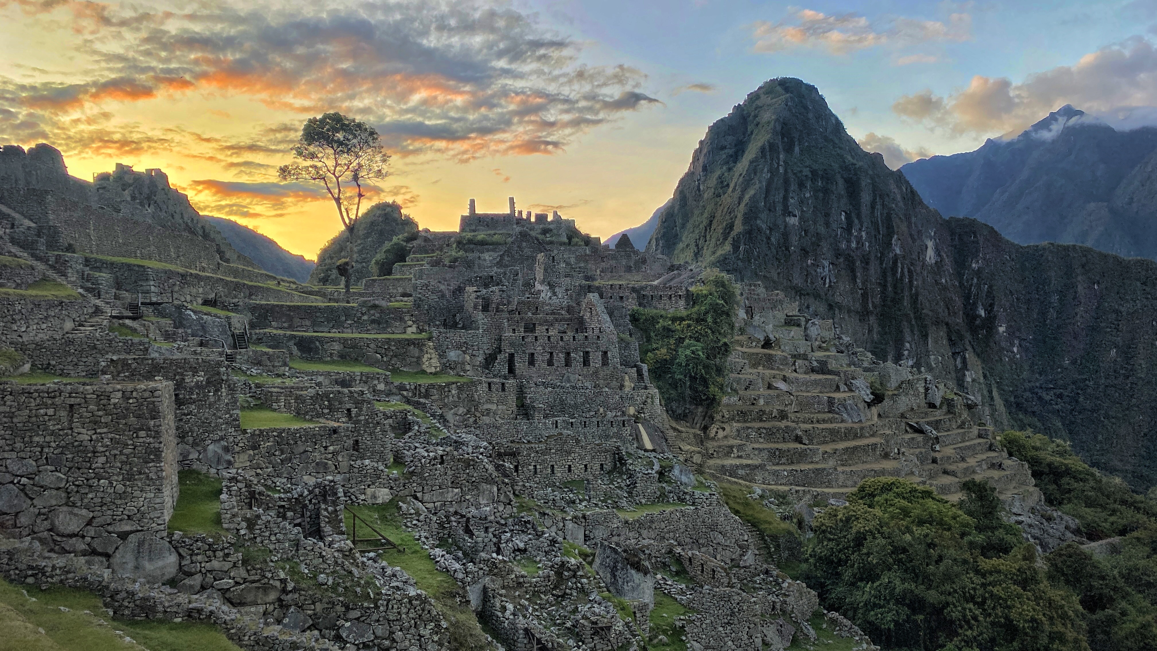 Machu Picchu au coucher du soleil